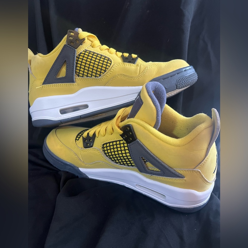 Black Friday only price 🖤 Jordan retro 4 lightening Yellow big Kids Sneakers sz6 - Picture 11 of 14
